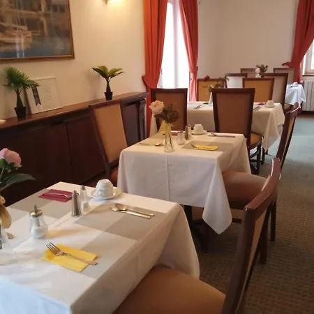 Hotel Retro 3*