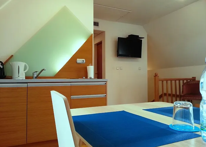 Retro فندق اوسترافا